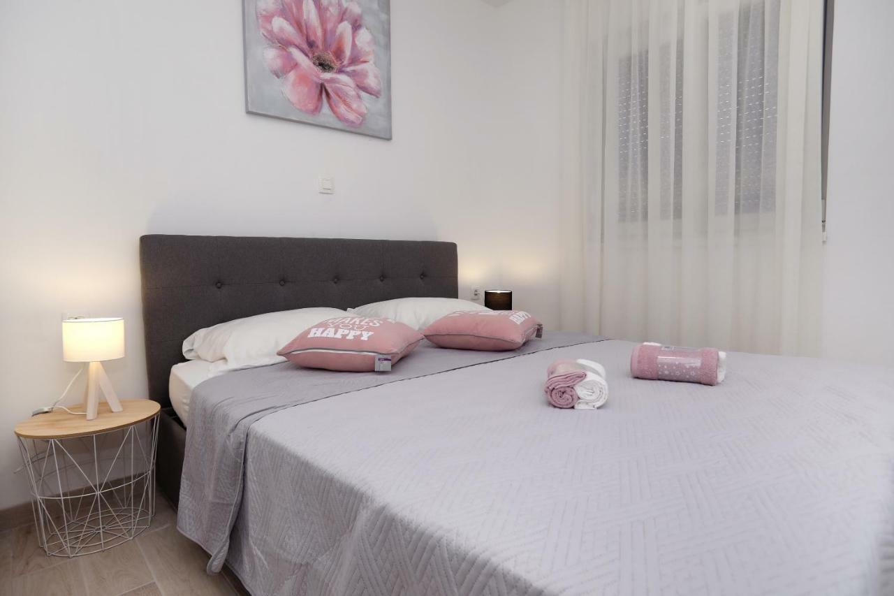 Apartment Little Marijeta Trogir Exterior photo