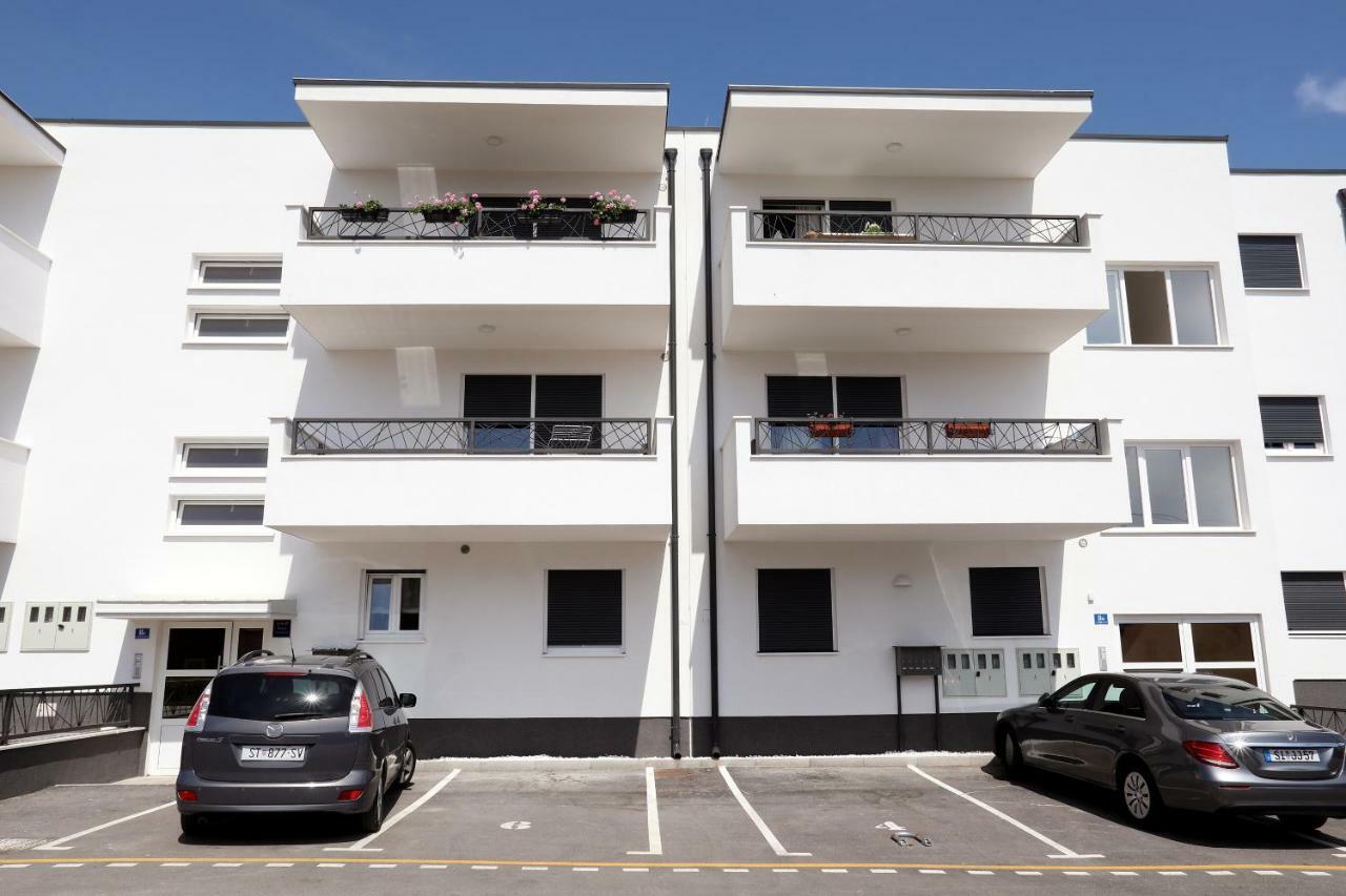 Apartment Little Marijeta Trogir Exterior photo